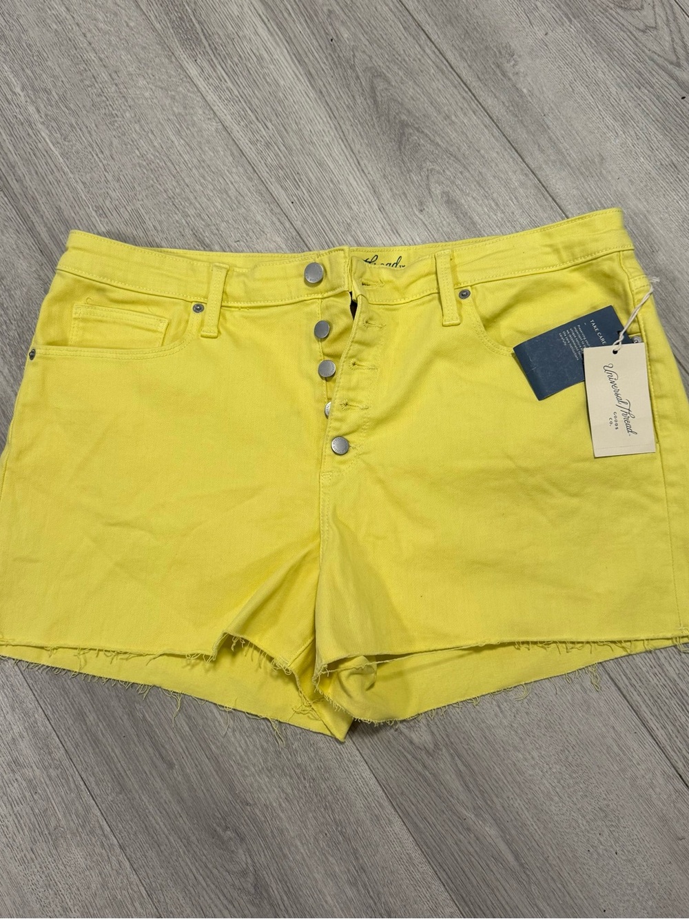 Yellow High-Rise Shortie Button-Front Women’s Shorts - Universal Threads 16